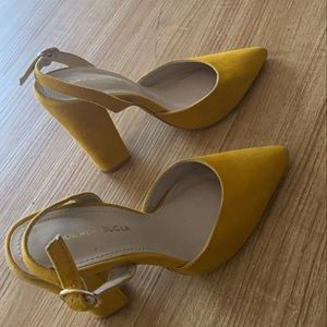 Yellow pump